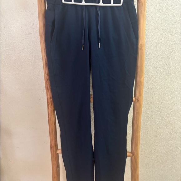 Lululemon on the fly pants NAVY - Picture 1 of 3